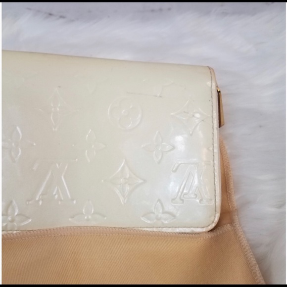 Auth LouisVuitton Vernis Cream Long Zippy Wallet